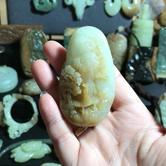 颈饰未镶嵌岫岩老玉（透闪石质玉）