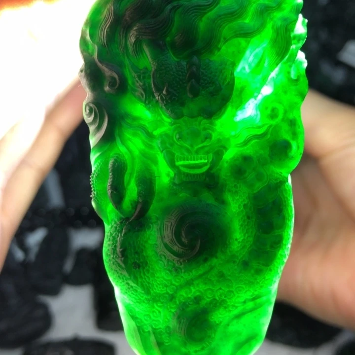 定制翡翠未镶嵌随形龙