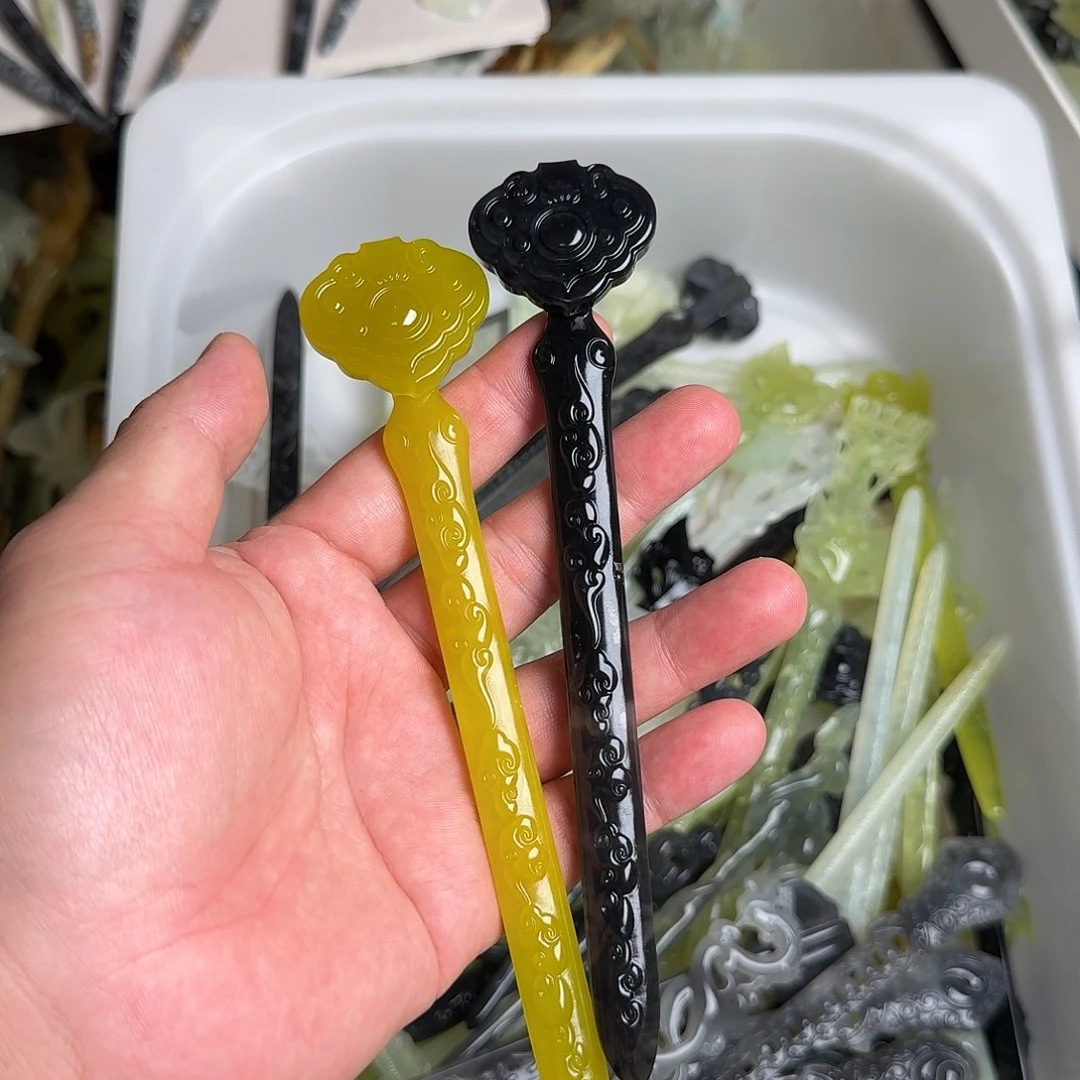 L***弦未镶嵌蛇纹石玉发饰