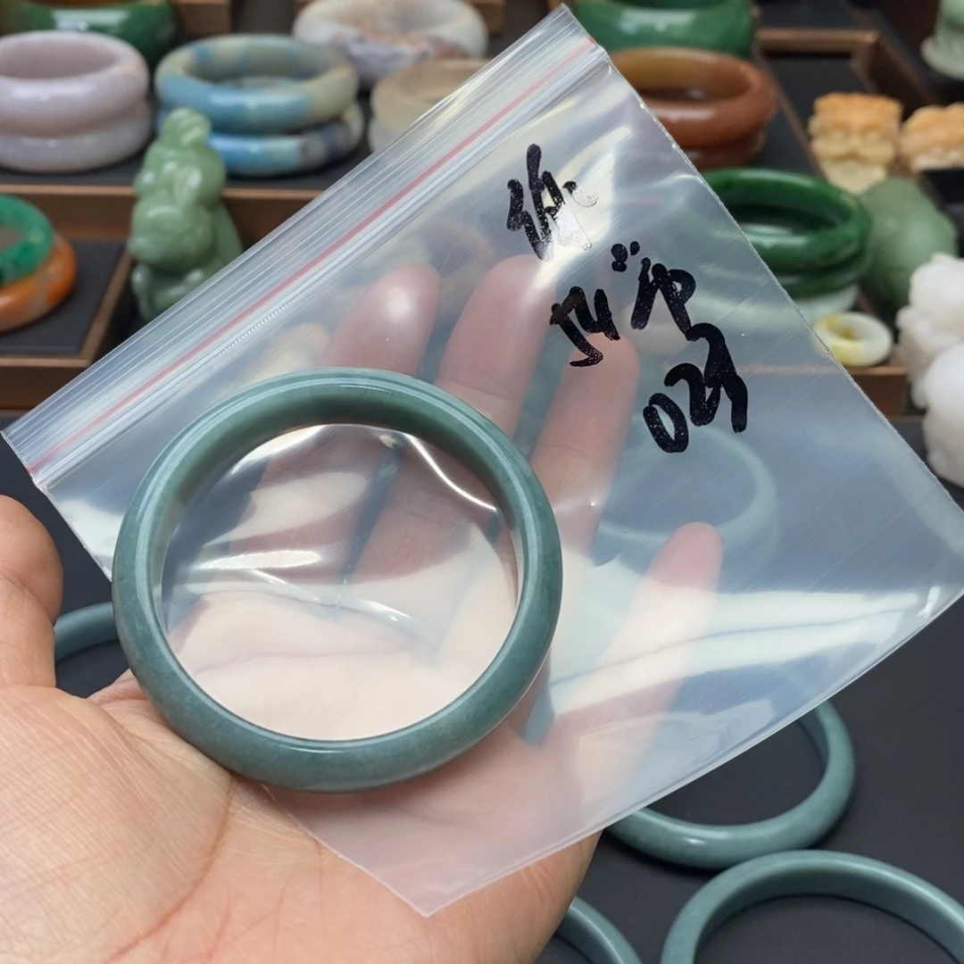 翡翠手镯未镶嵌绿****阳