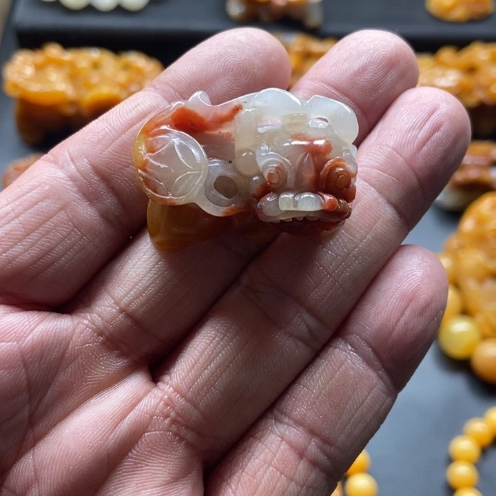 石英质玉（黄龙玉）未镶嵌颈饰