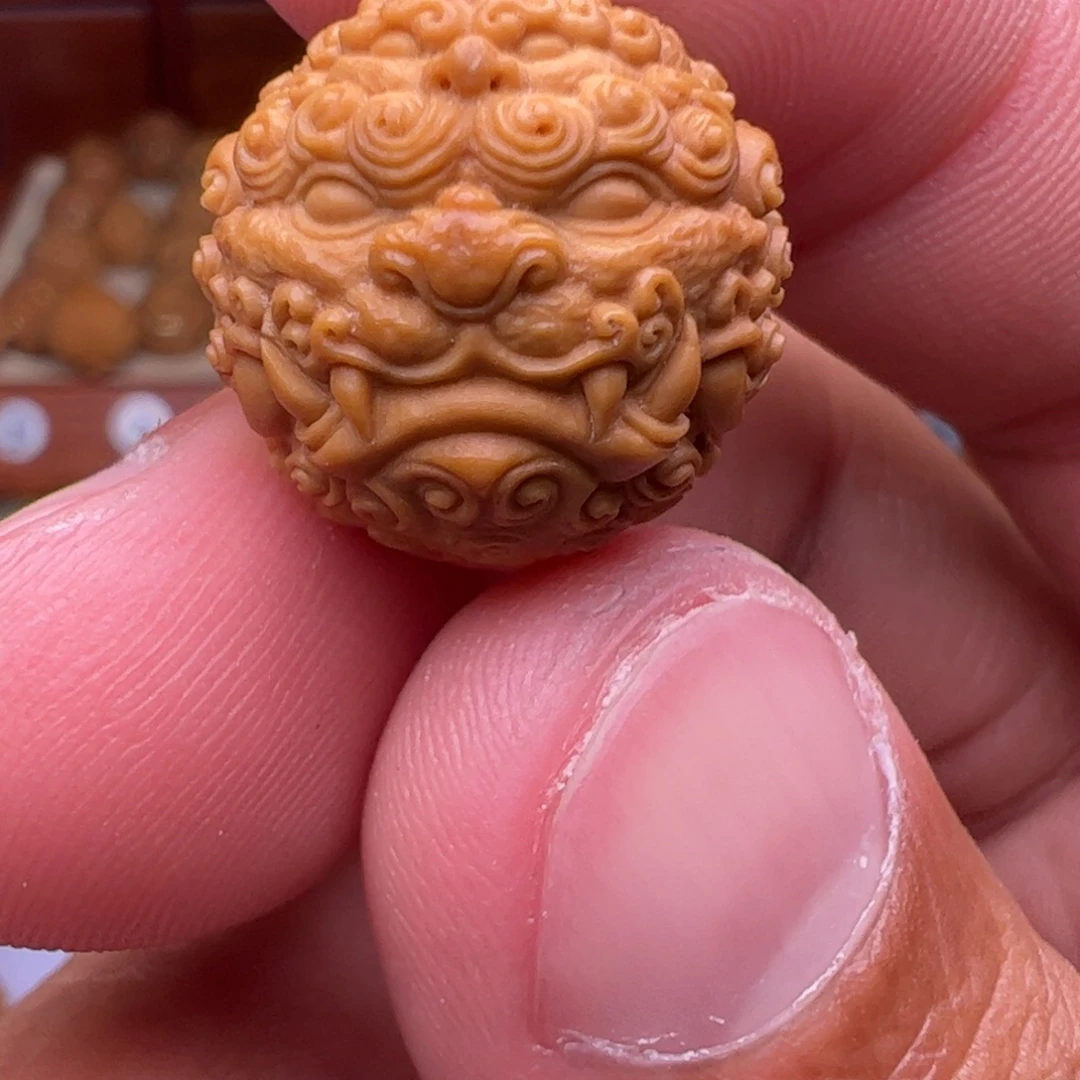 孫***.吊坠猴头核桃精修瑕疵唐诗不退换