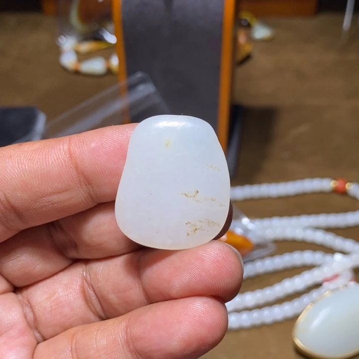 六***石和田玉（白玉）未镶嵌颈饰