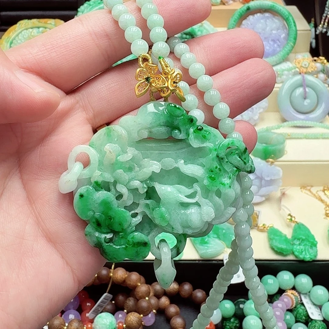 颈饰未镶嵌翡翠翡翠吊坠（微瑕）