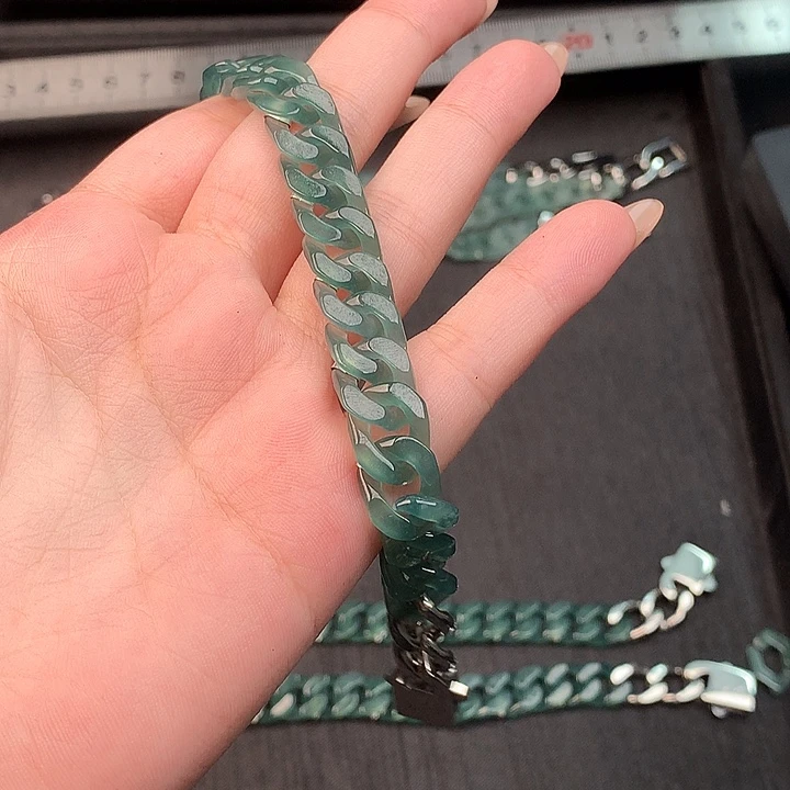 阿***华未镶嵌定制翡翠66666666