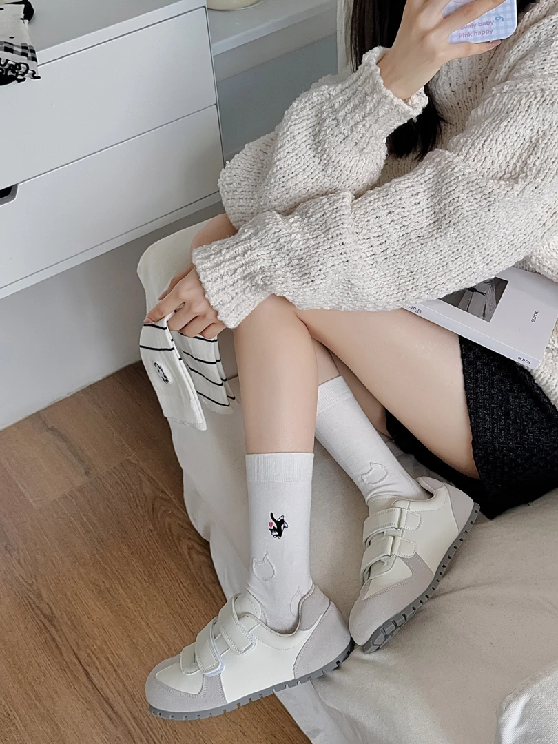 棉袜纯白刺绣猫咪浮雕可爱女袜