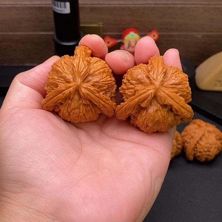 小***龙把件文玩核桃白奔
