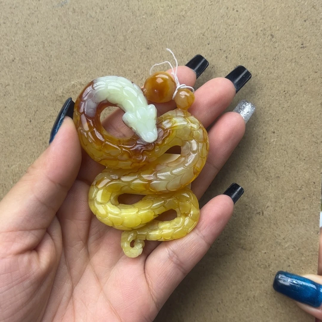 蛇纹石玉颈饰未镶嵌玉**山