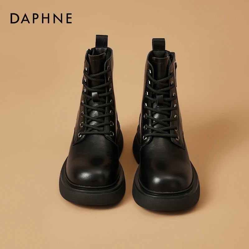 达芙妮纯色复古厚底马丁靴春秋新款英伦风配裙子时尚复古百搭短靴