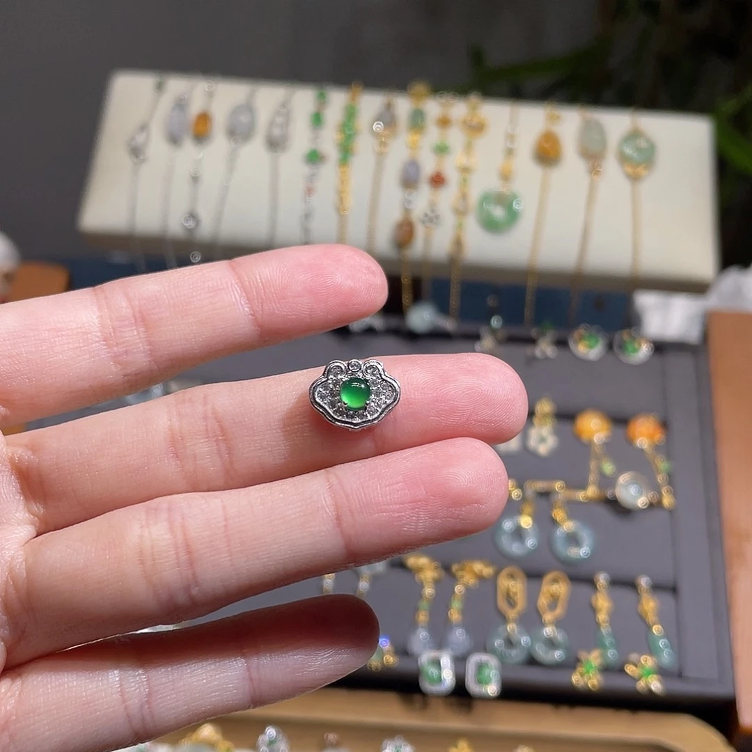 翡翠颈饰银S925镶嵌如意锁