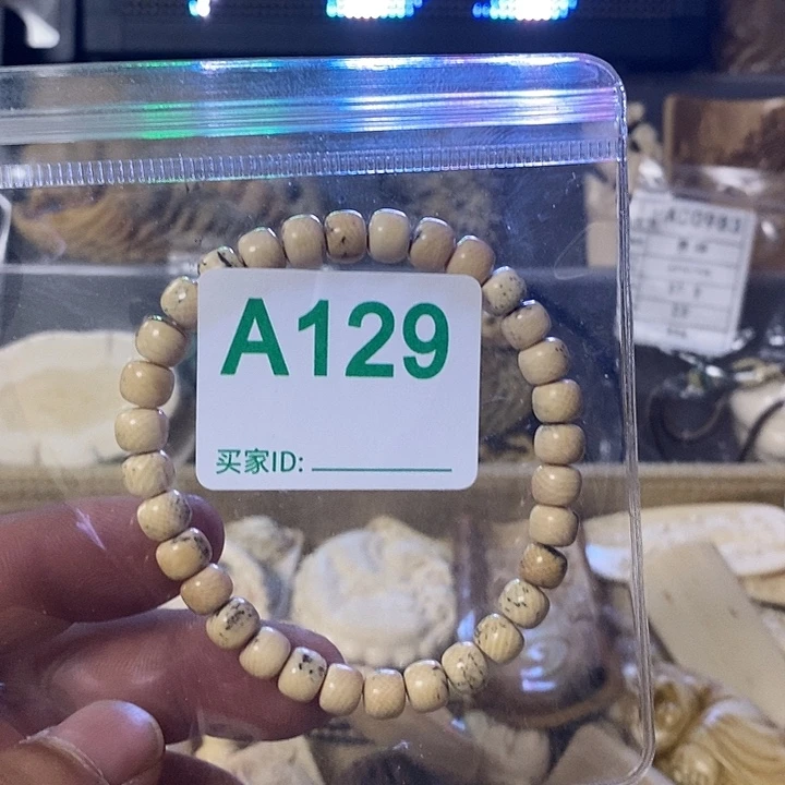 村***爷天然猛犸牙雕刻品