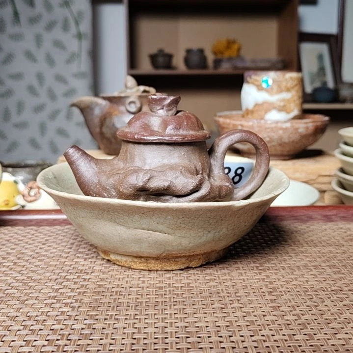 二*子孙老师手捏紫砂壶。。。。。。