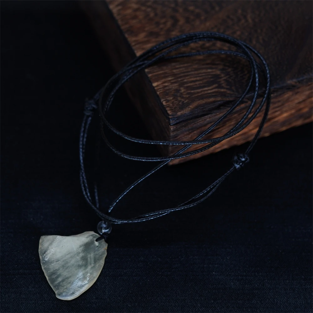 利比亚原矿玻璃黄项坠配绳（多样性发一个）