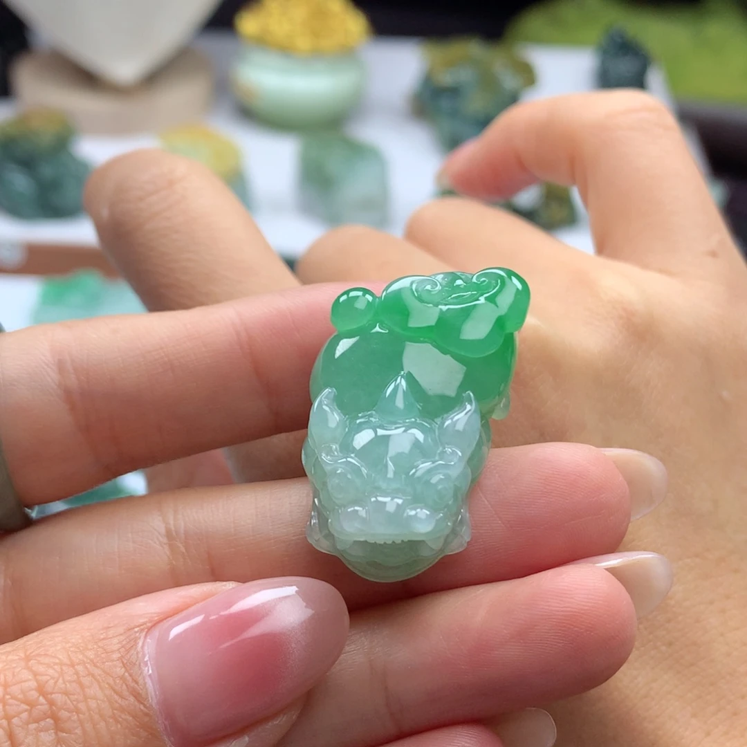 翡翠未镶嵌颈饰A43 阳绿翡翠貔貅