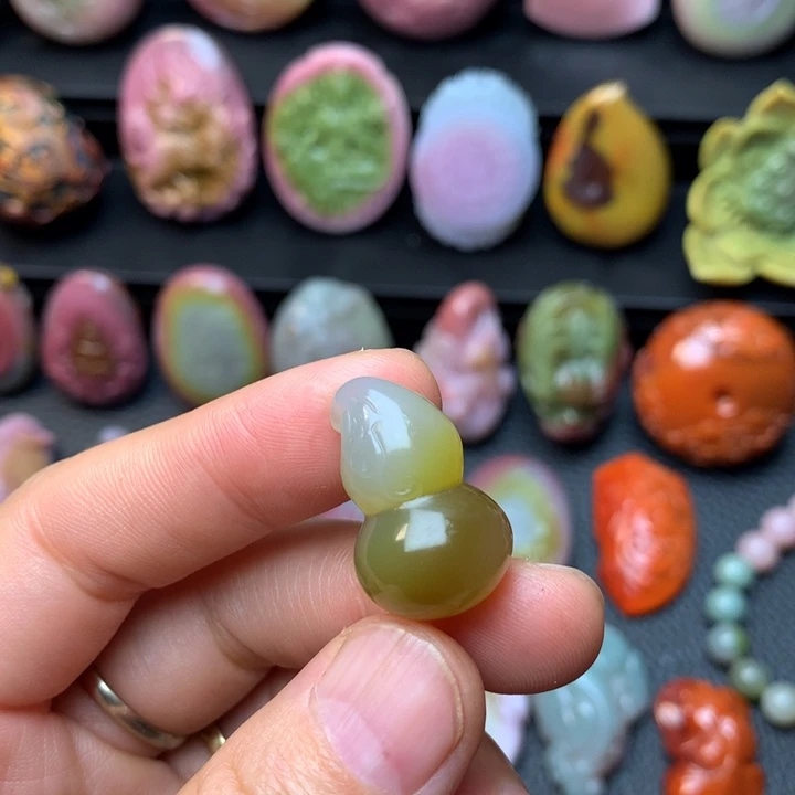 玛瑙/玉髓未镶嵌颈饰盐源玛瑙原矿无优化葫芦