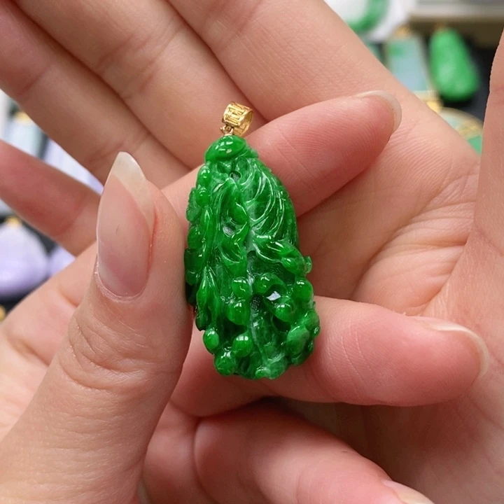 翡翠颈饰未镶嵌耿*吊坠