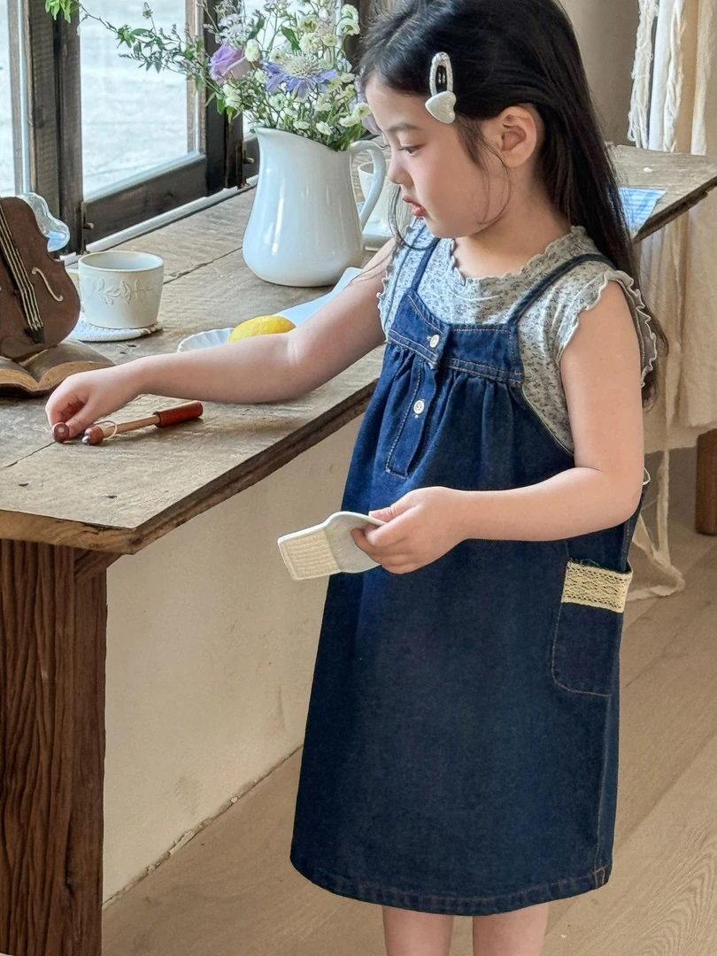 童裙2024春季新款韩版女童复古牛仔背带裙儿童纯色洋气吊带连衣裙