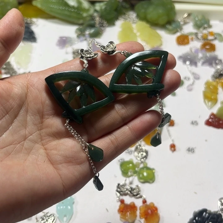 蛇纹石玉合金耳饰