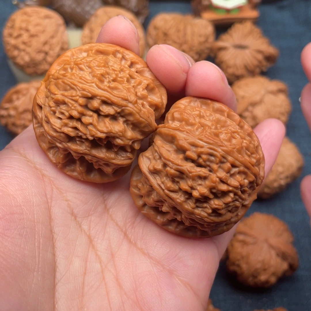 文玩核桃把件42老树球白红皮