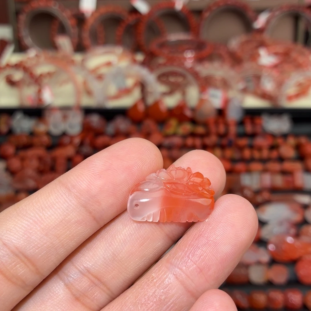 南红玛瑙未镶嵌颈饰梳子1