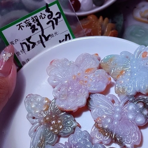 刘***全翡翠未镶嵌颈饰缅甸