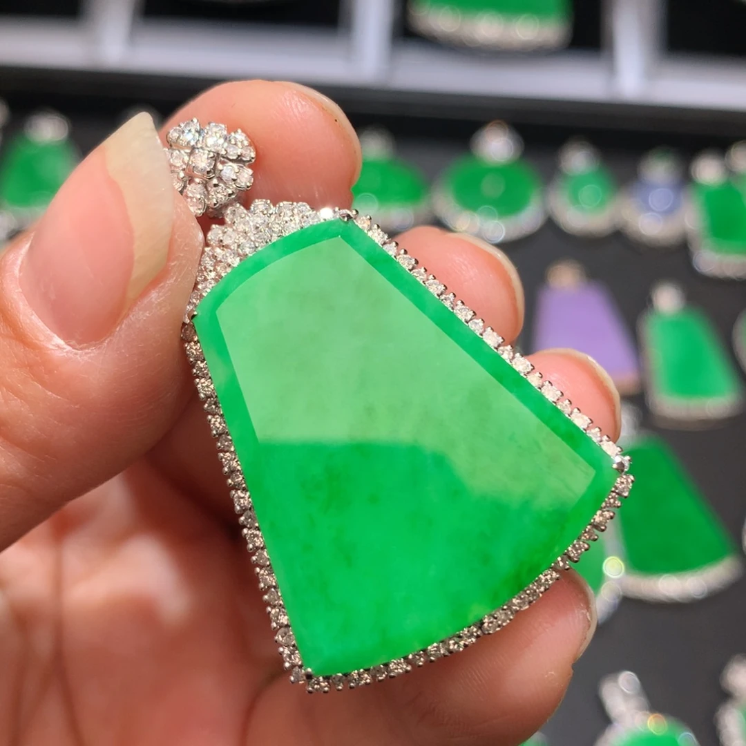 翡翠颈饰18K金镶嵌翡翠