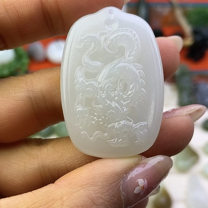 和田玉未镶嵌颈饰冰白细龙牌吊坠