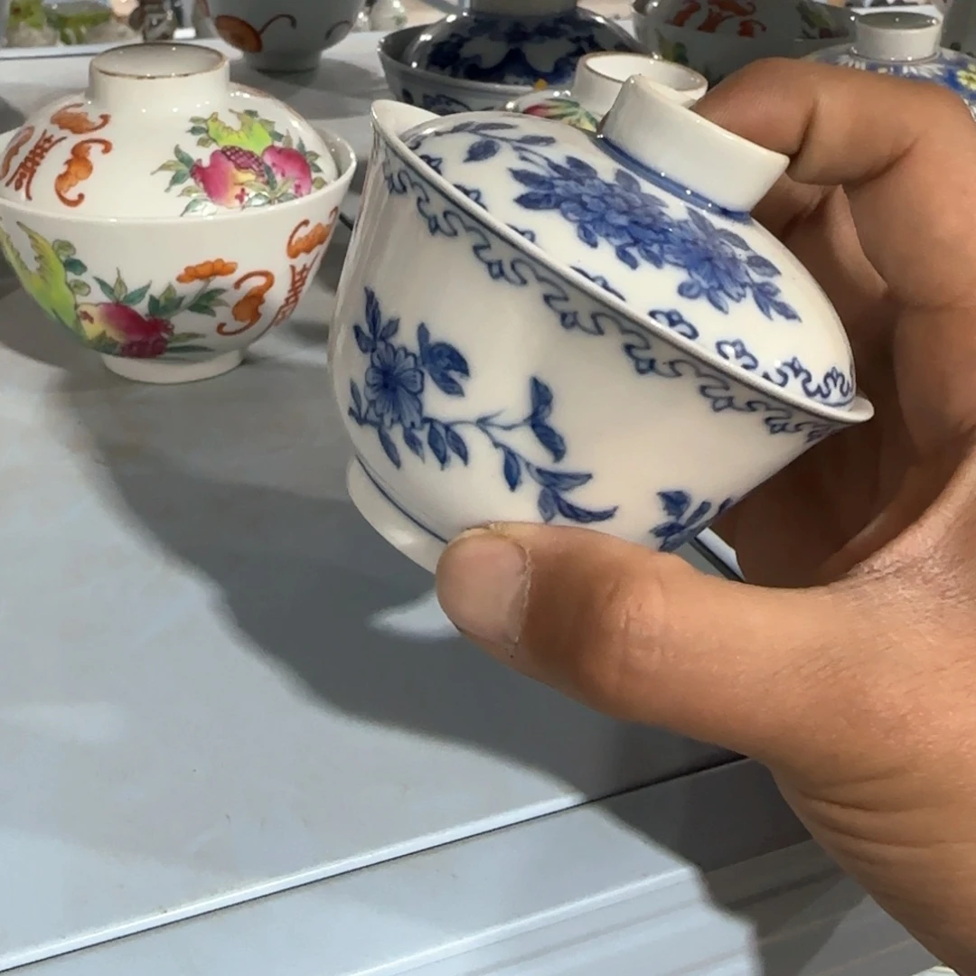 瓷片瓷器是在阿撸铁后开始出现后