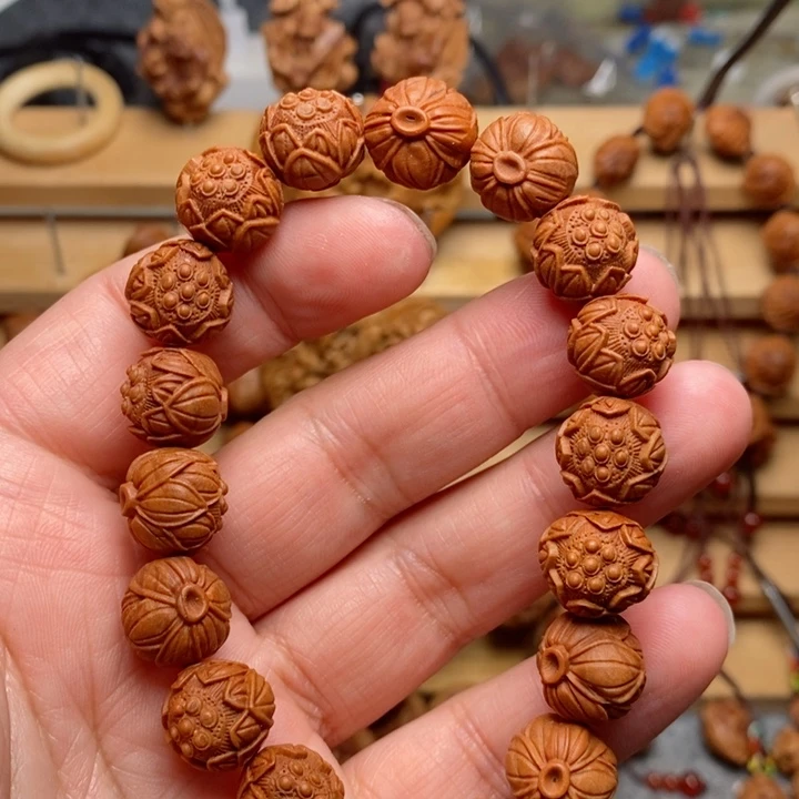 桃核雕刻莲花手串