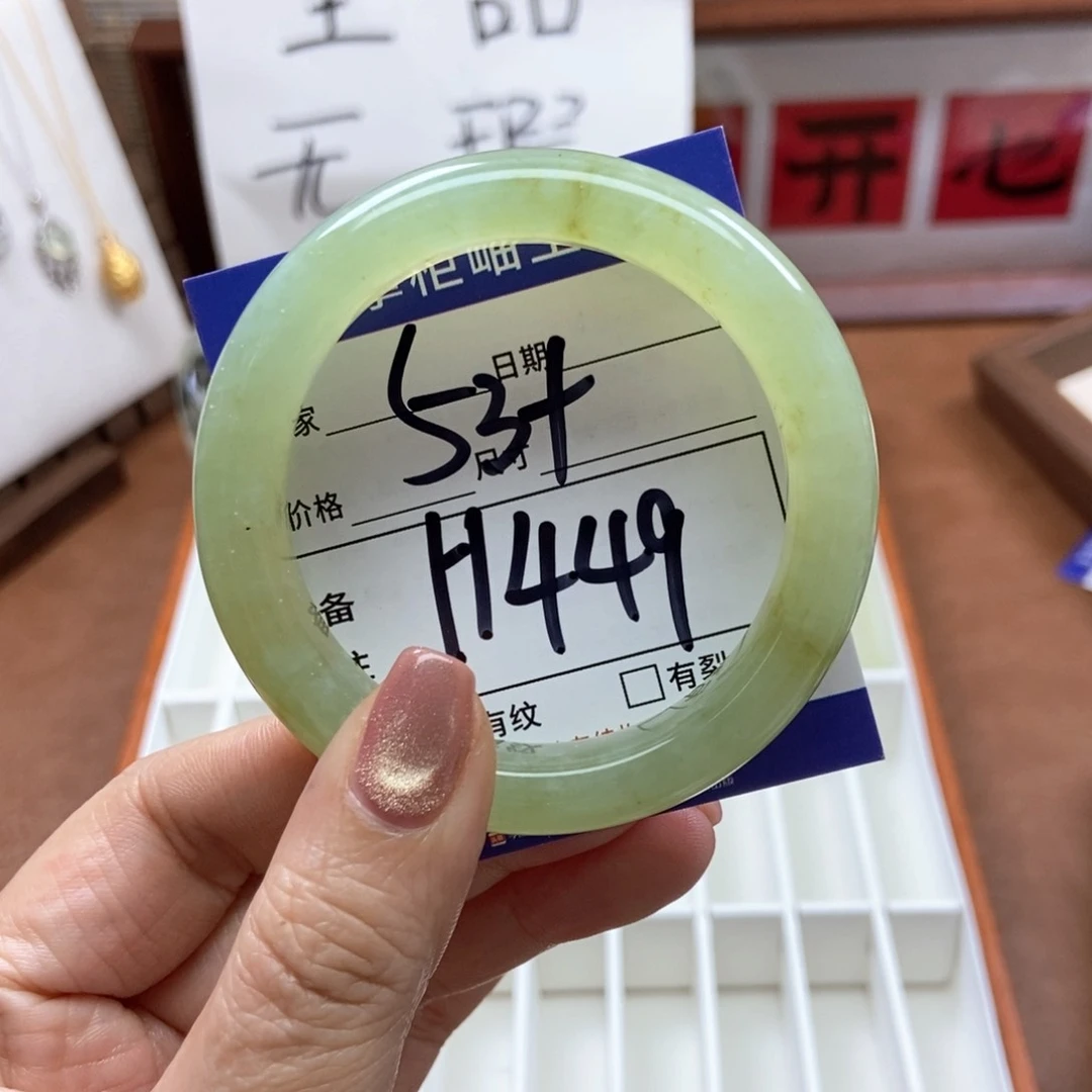 岫玉手镯手镯未镶嵌