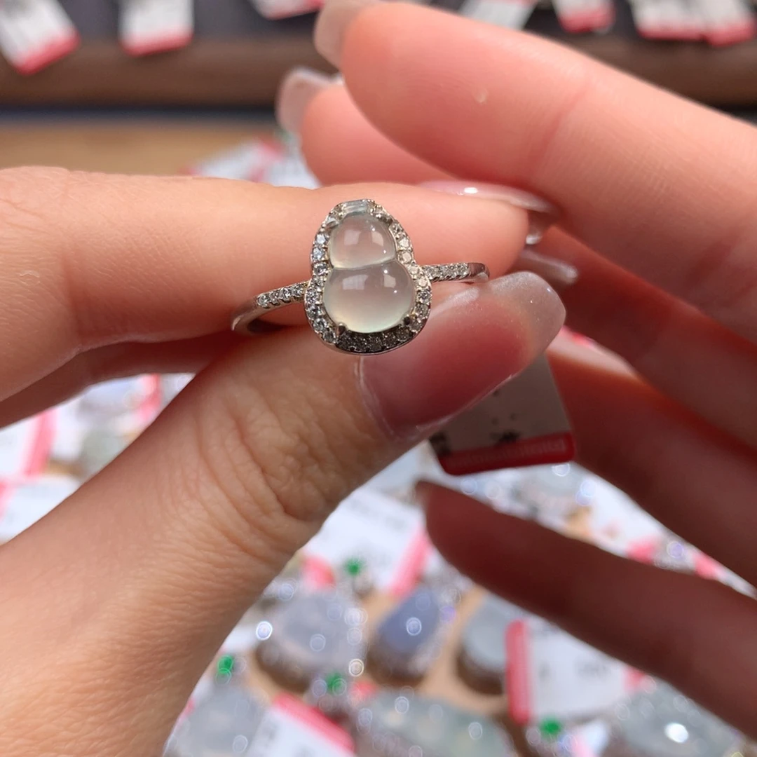 翡翠挂件未镶嵌╰****?葫芦