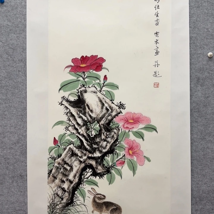 国画花鸟等图案为一体而得