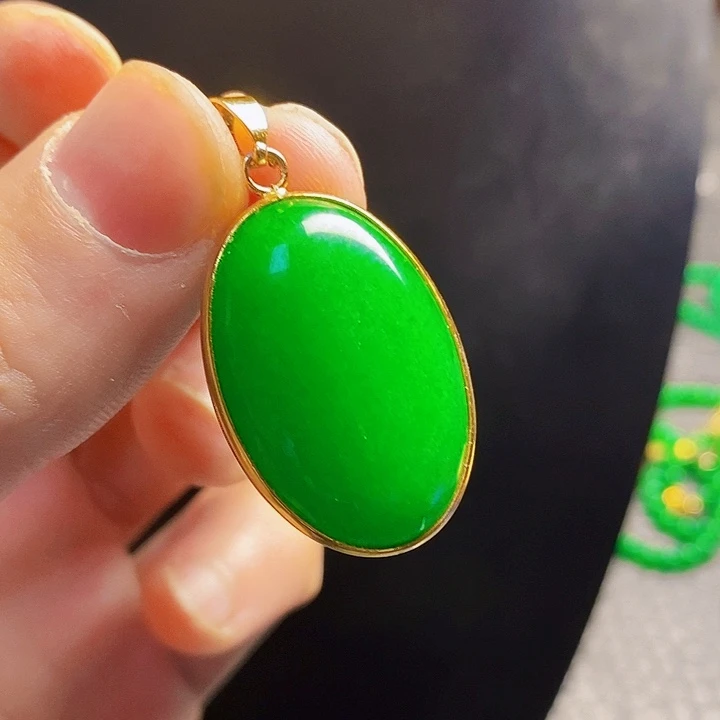 翡翠18K金镶嵌颈饰