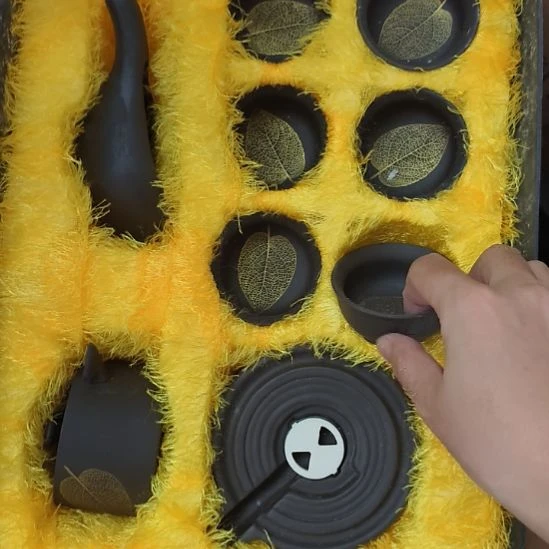 瓷片紫砂石磨金叶茶具