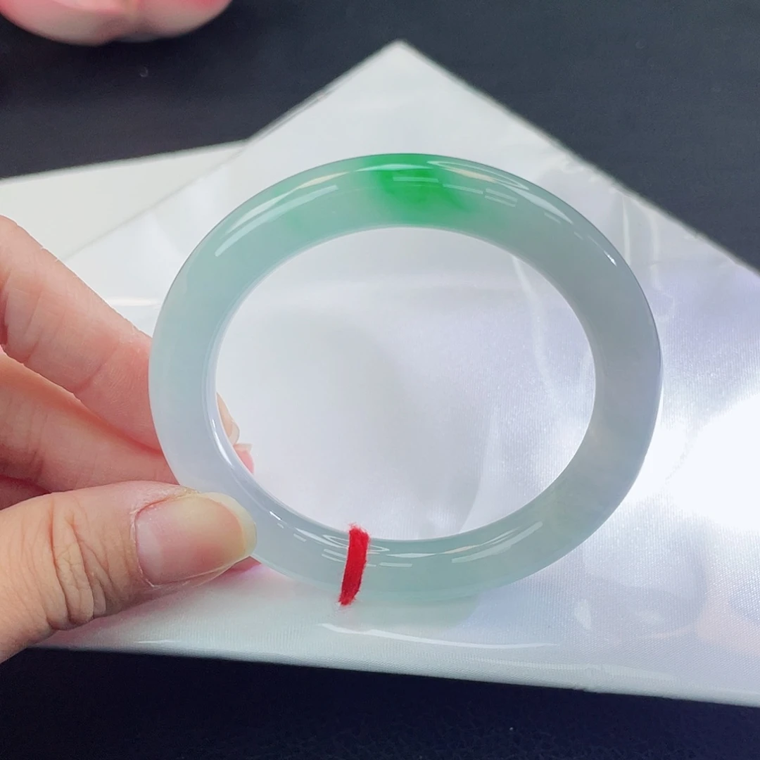 翡翠未镶嵌手镯飘辣绿