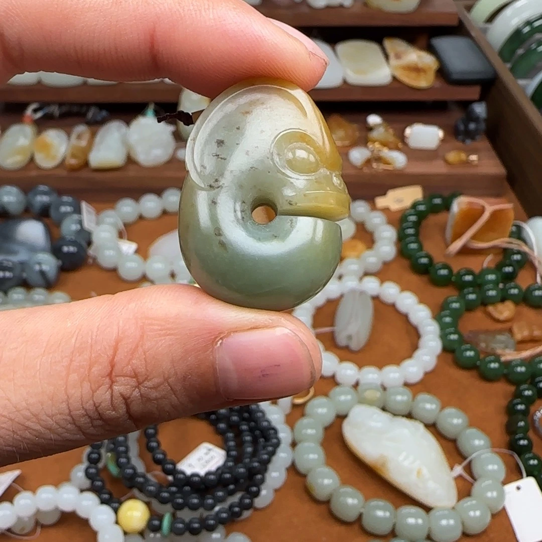 颈饰未镶嵌和田玉