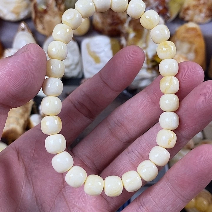 鸡***e裸石琥珀未镶嵌我