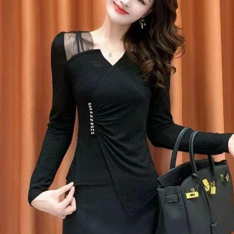 【墨夜星雨】2025秋季新款重工钉钻拼接网纱肩不规则收腰显瘦打底衫