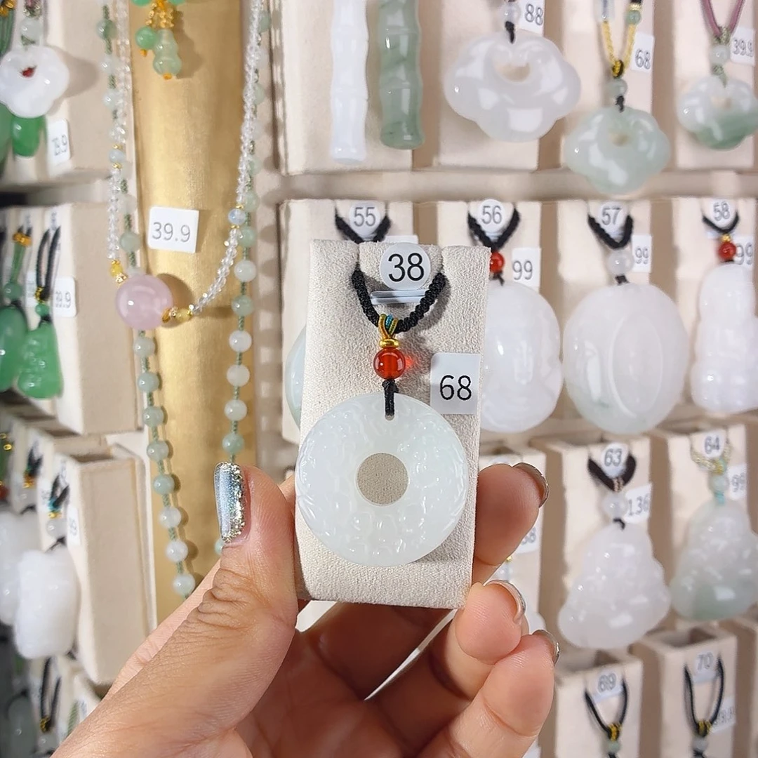 石英质玉未镶嵌颈饰小*酱