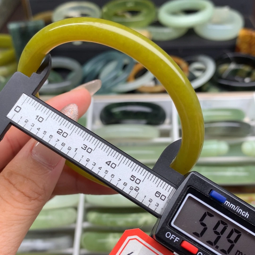 蛇纹石玉未镶嵌手镯682