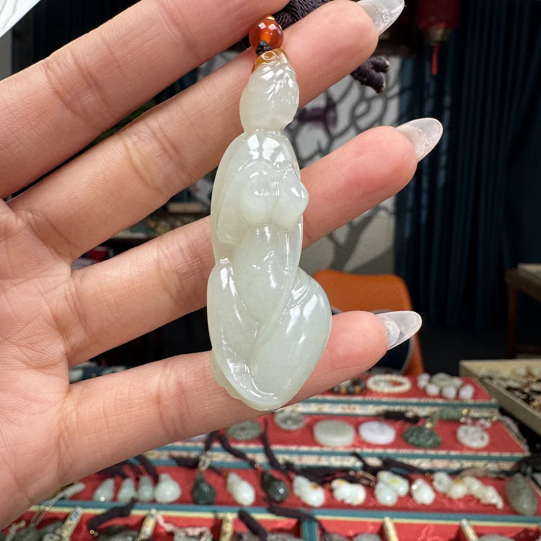 和田玉挂件玉美人