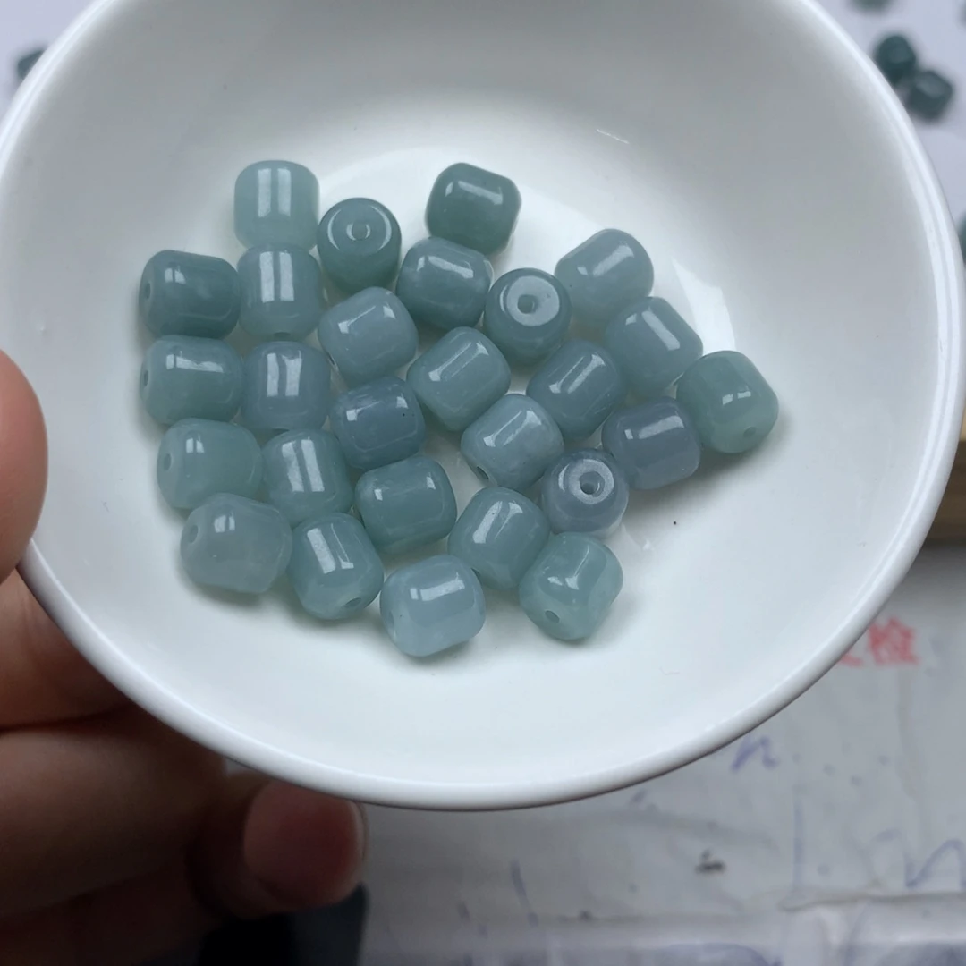 翡翠颈饰未镶嵌邹*老型珠。卡7➕。26颗
