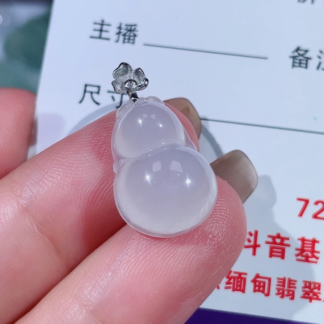 颈饰18K金镶嵌翡翠葫芦