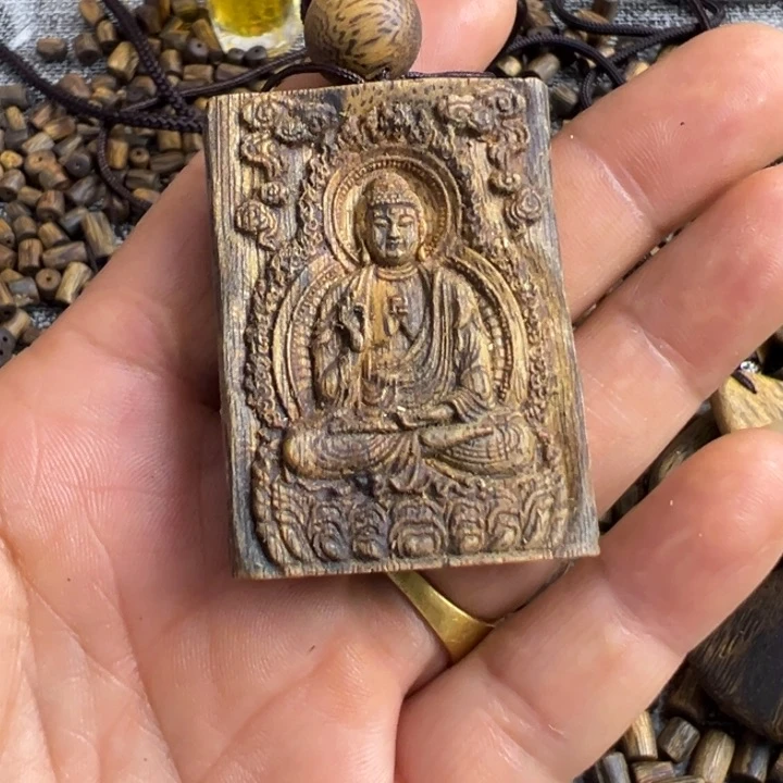 钱***晖沉香碎屑沉香雕刻牌