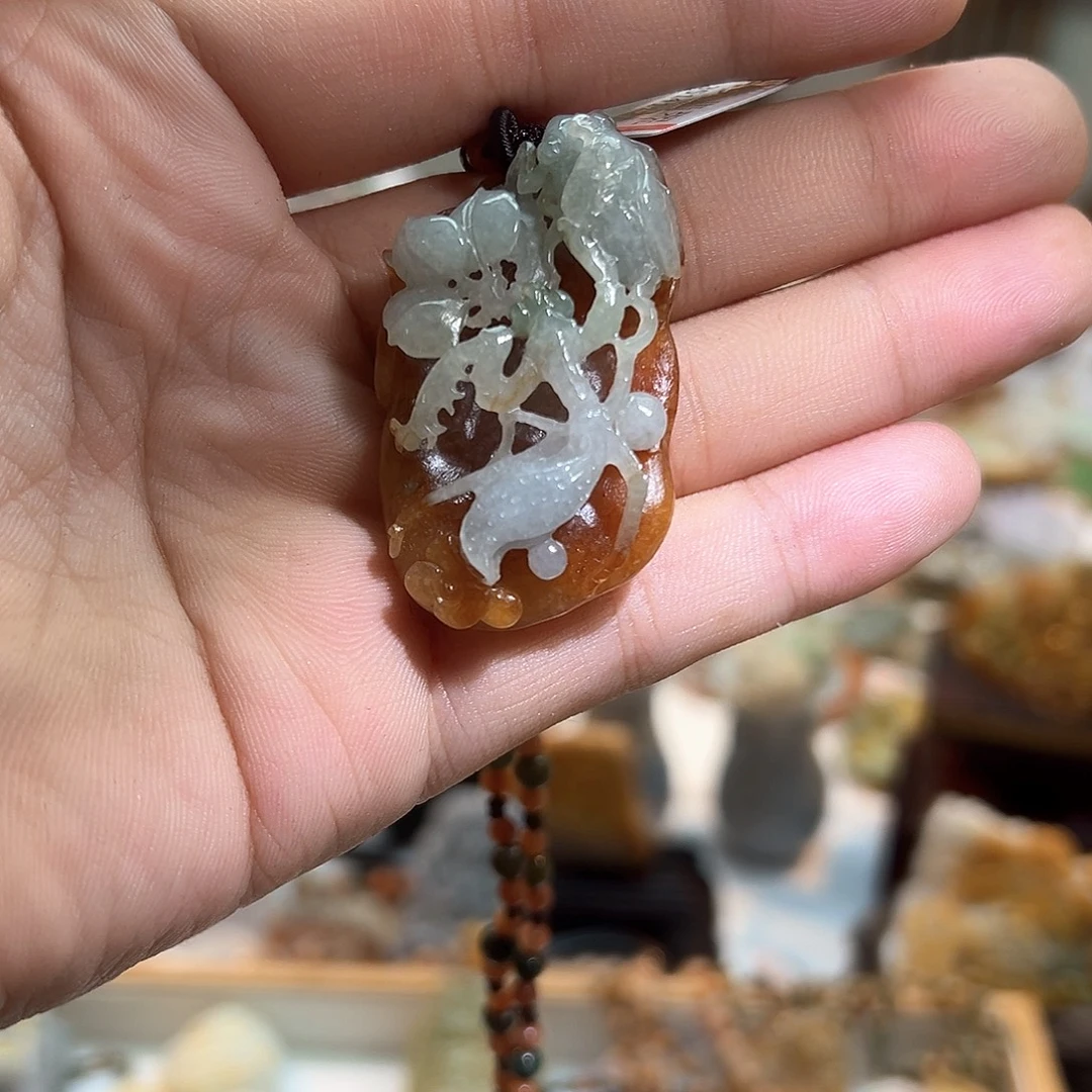 翡翠未镶嵌颈饰挂件