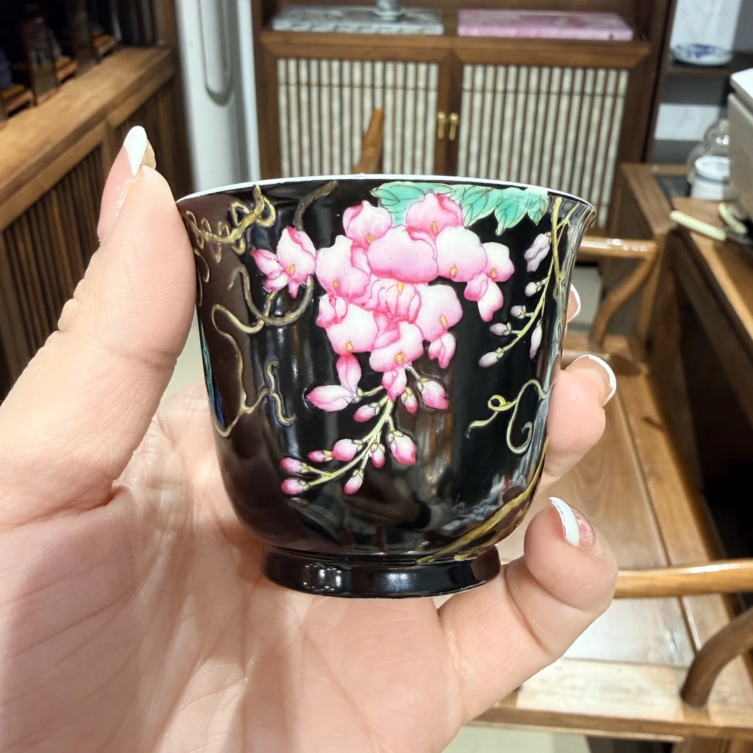 黑底粉彩花卉主人杯