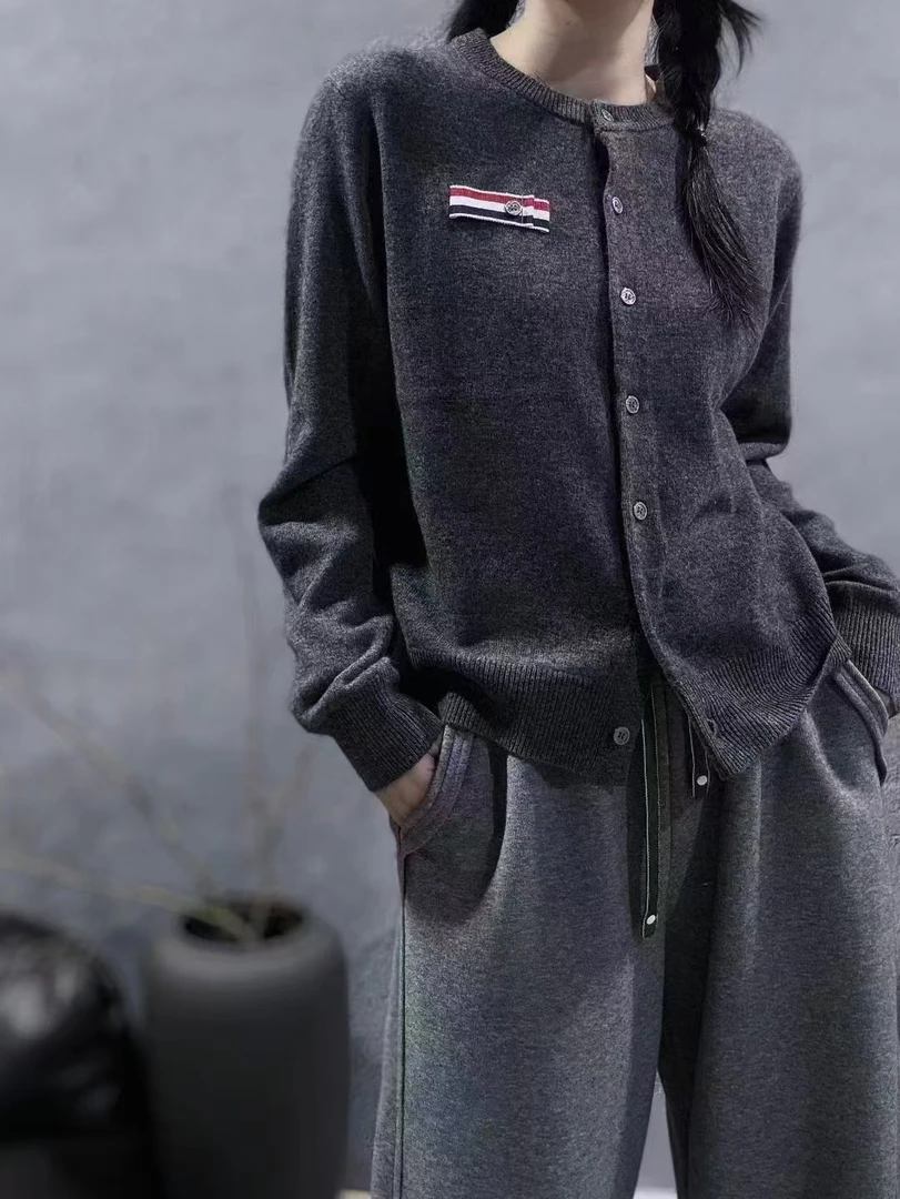 6160-21082 圆领纽扣条纹针织开衫