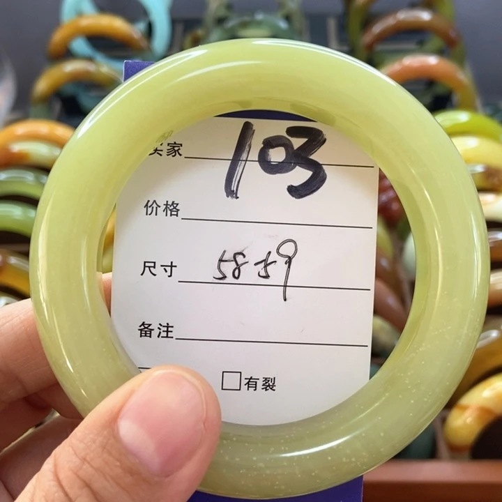 蛇纹石玉手镯未镶嵌