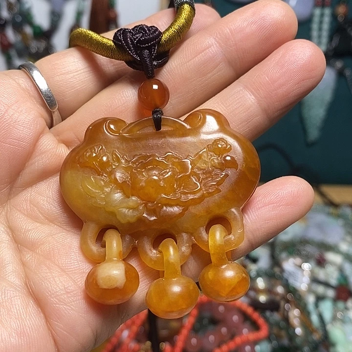 吊坠(赠链)未镶嵌翡翠