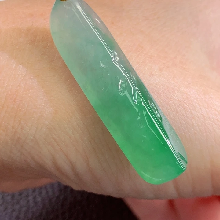 翡翠18K金镶嵌颈饰翡翠